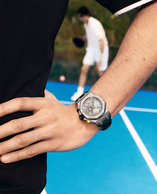 Royal Oak Offshore worn on the wrist showing 42mm case proportions